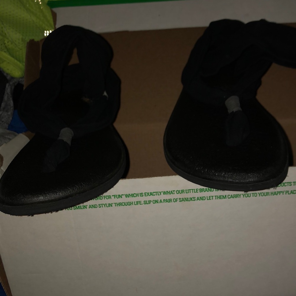 Sanuk yoga sandals
